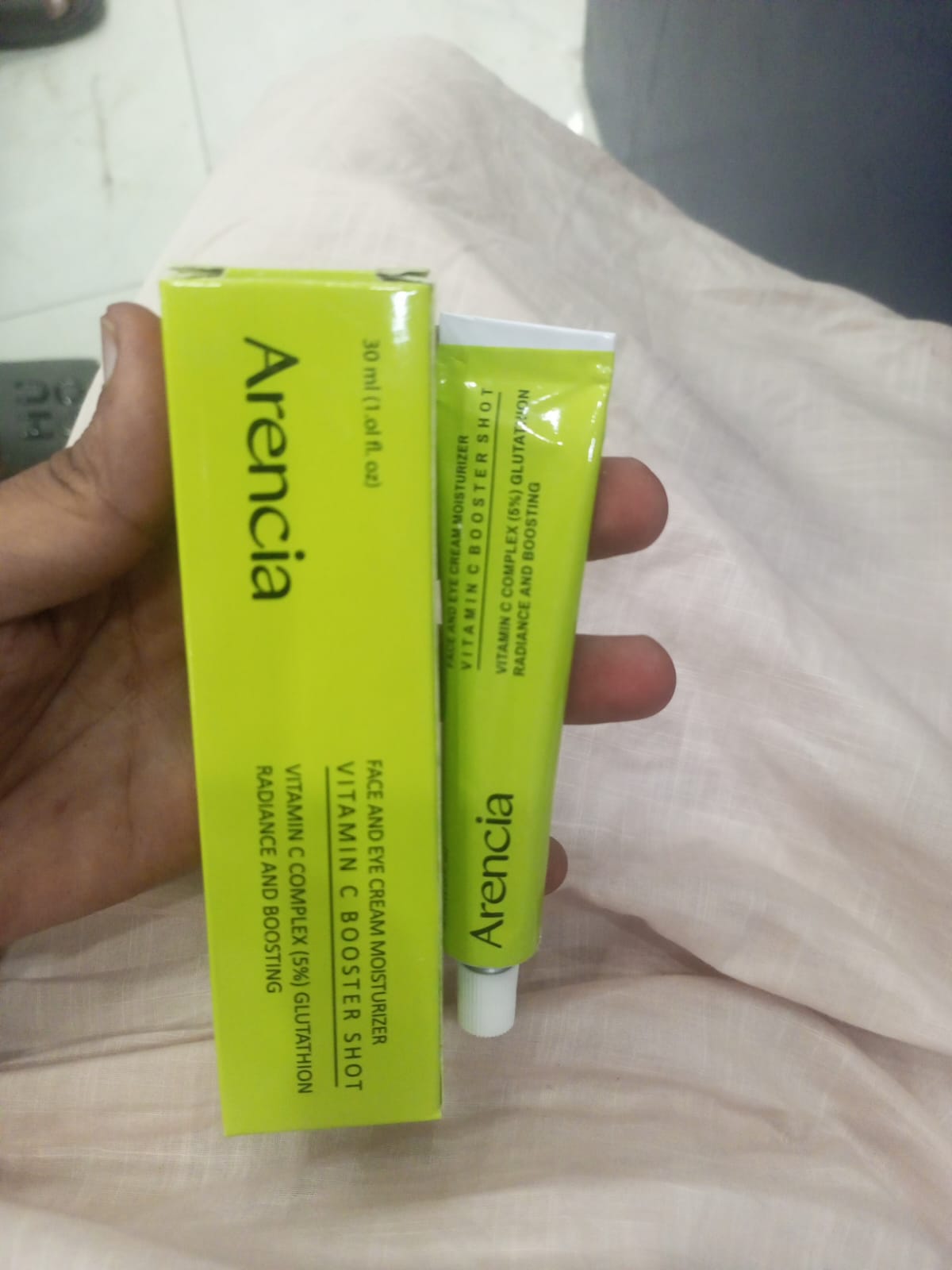 Brighten dark spots and boost collagen with Arencia Vitamin C Booster Shot (30ml). Lightweight, fast-absorbing serum for a luminous and glowing complexion.